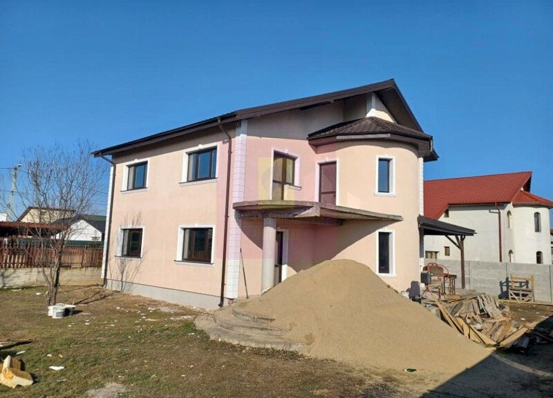 Sabareni, vila 5 camere, cu 217 mp utili, in apropierea padurii